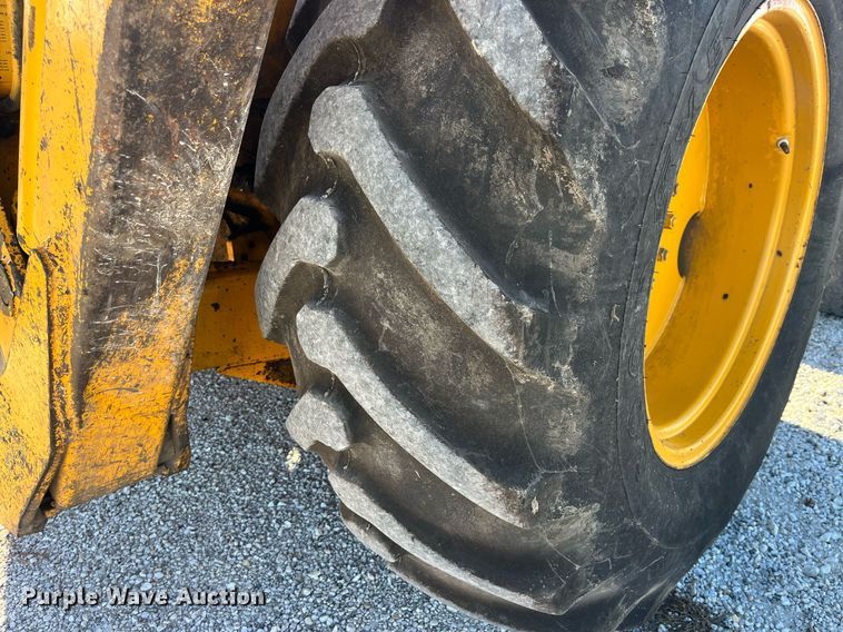 image for item LD9856 John Deere 500C  backhoe