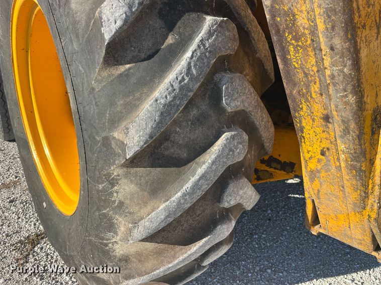 image for item LD9856 John Deere 500C  backhoe