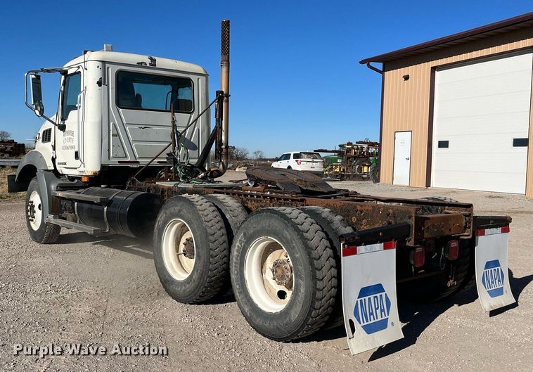 image for item LD9858 2009 Mack GU813  semi truck