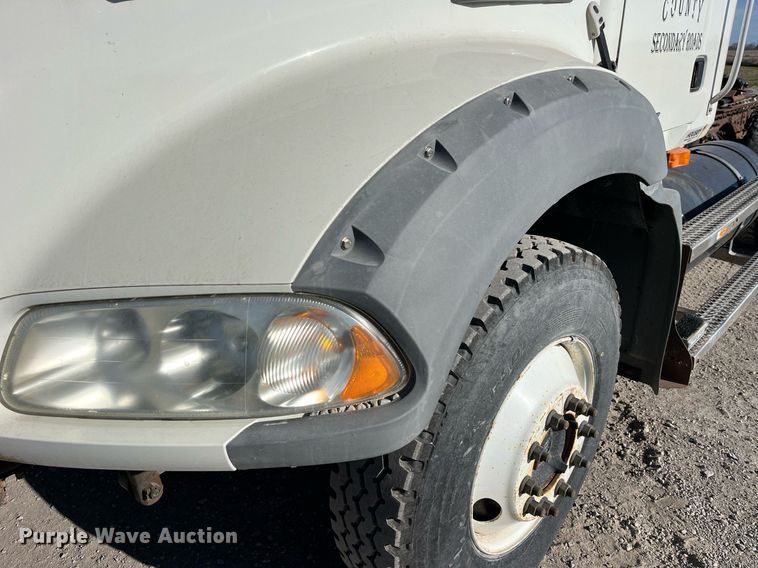 image for item LD9858 2009 Mack GU813  semi truck