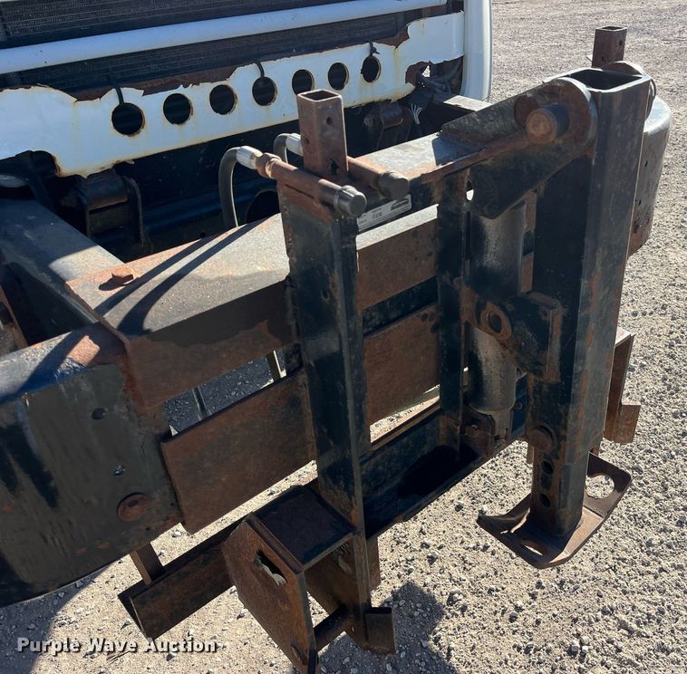 image for item LD9858 2009 Mack GU813  semi truck