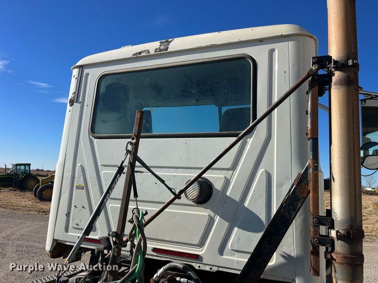 image for item LD9858 2009 Mack GU813  semi truck