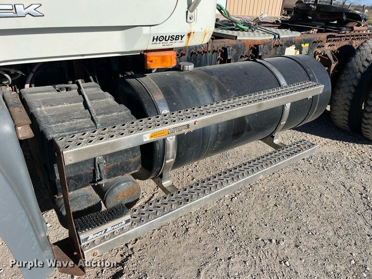 image for item LD9858 2009 Mack GU813  semi truck