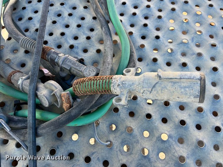 image for item LD9858 2009 Mack GU813  semi truck