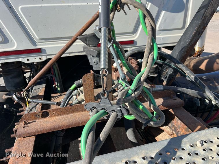 image for item LD9858 2009 Mack GU813  semi truck