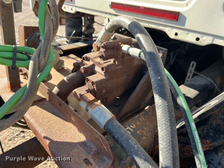 image for item LD9858 2009 Mack GU813  semi truck