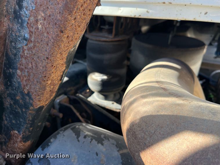 image for item LD9858 2009 Mack GU813  semi truck