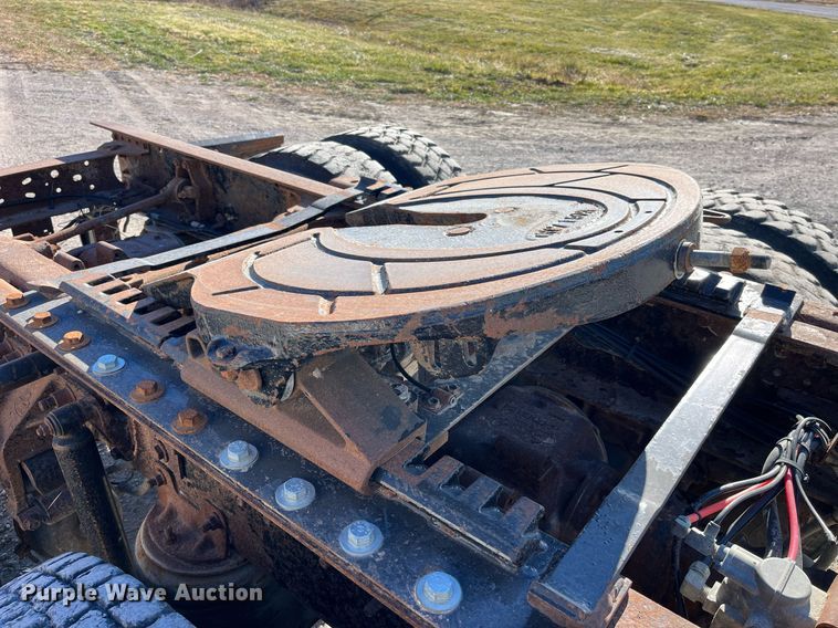 image for item LD9858 2009 Mack GU813  semi truck