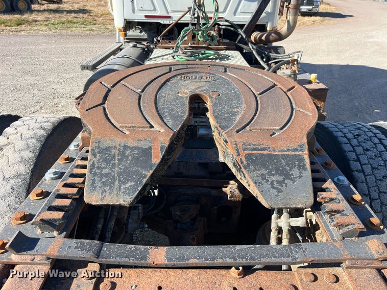 image for item LD9858 2009 Mack GU813  semi truck