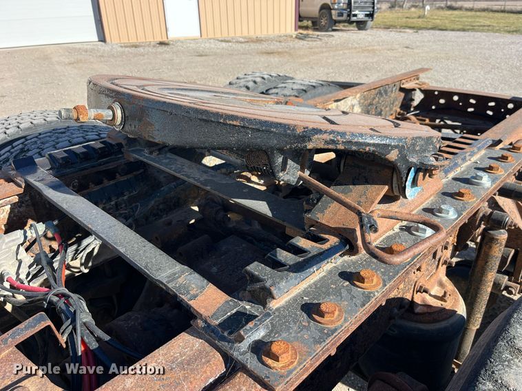 image for item LD9858 2009 Mack GU813  semi truck