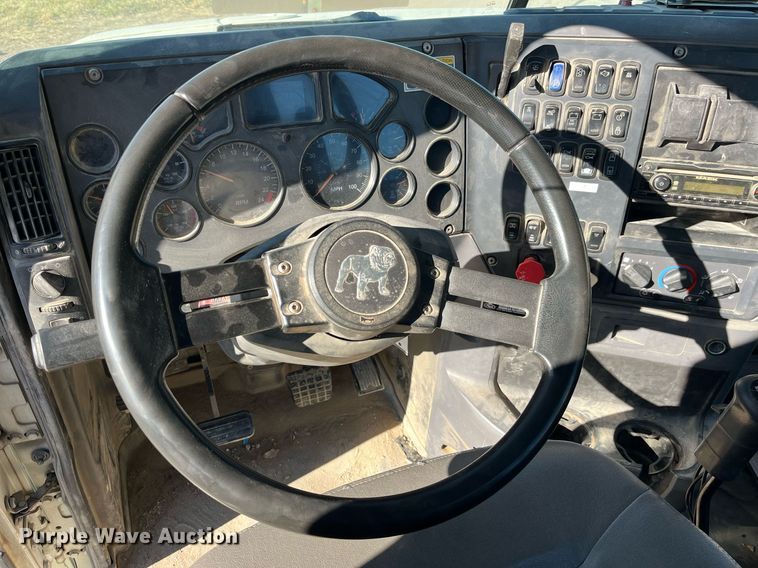 image for item LD9858 2009 Mack GU813  semi truck