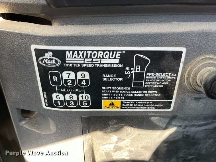 image for item LD9858 2009 Mack GU813  semi truck