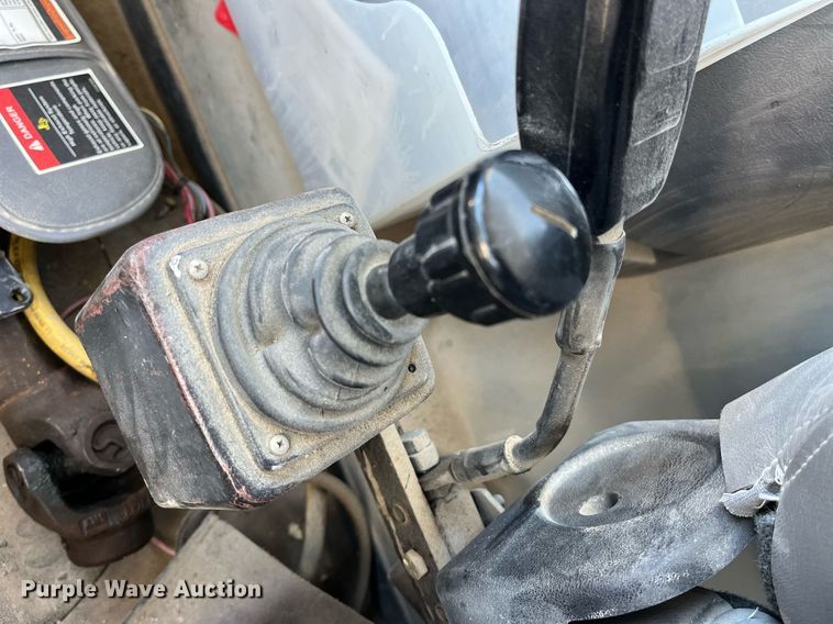 image for item LD9858 2009 Mack GU813  semi truck