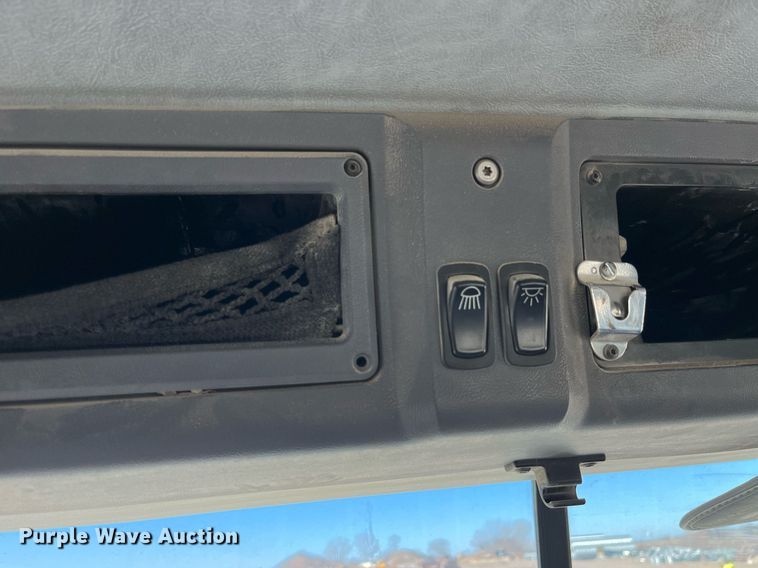 image for item LD9858 2009 Mack GU813  semi truck