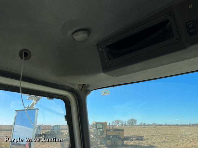 image for item LD9858 2009 Mack GU813  semi truck