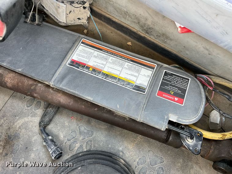 image for item LD9858 2009 Mack GU813  semi truck