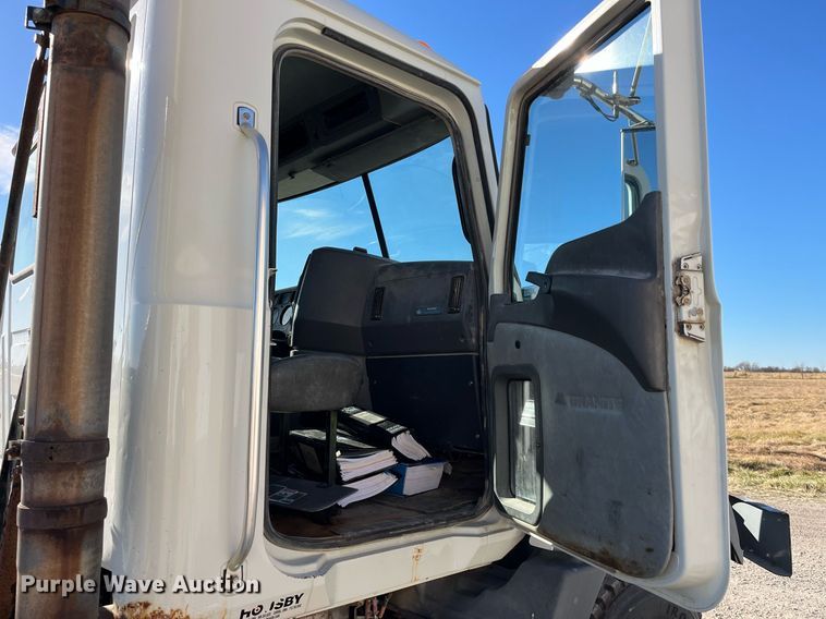 image for item LD9858 2009 Mack GU813  semi truck