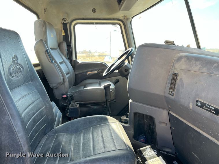 image for item LD9858 2009 Mack GU813  semi truck