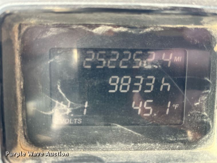 image for item LD9858 2009 Mack GU813  semi truck