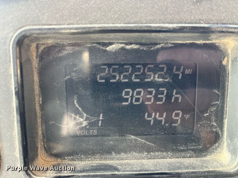 image for item LD9858 2009 Mack GU813  semi truck