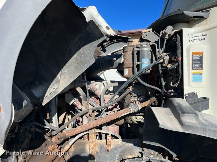 image for item LD9858 2009 Mack GU813  semi truck