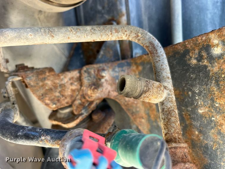 image for item LD9858 2009 Mack GU813  semi truck