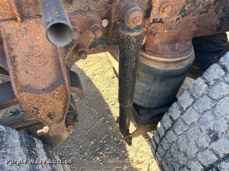 image for item LD9858 2009 Mack GU813  semi truck