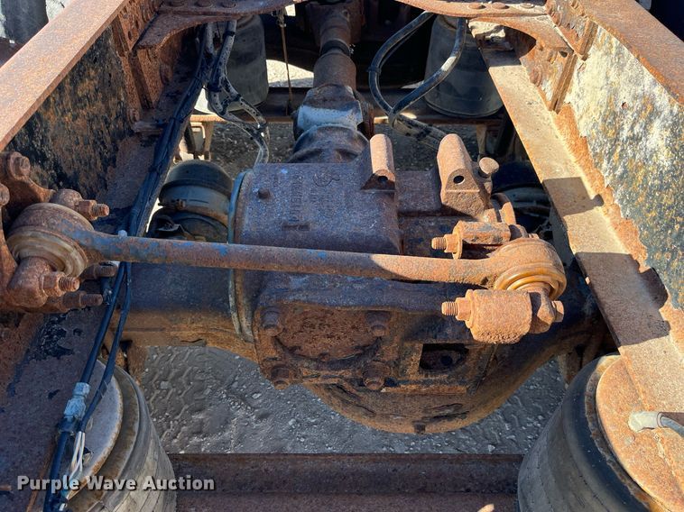 image for item LD9858 2009 Mack GU813  semi truck