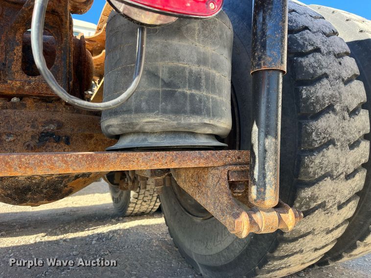 image for item LD9858 2009 Mack GU813  semi truck