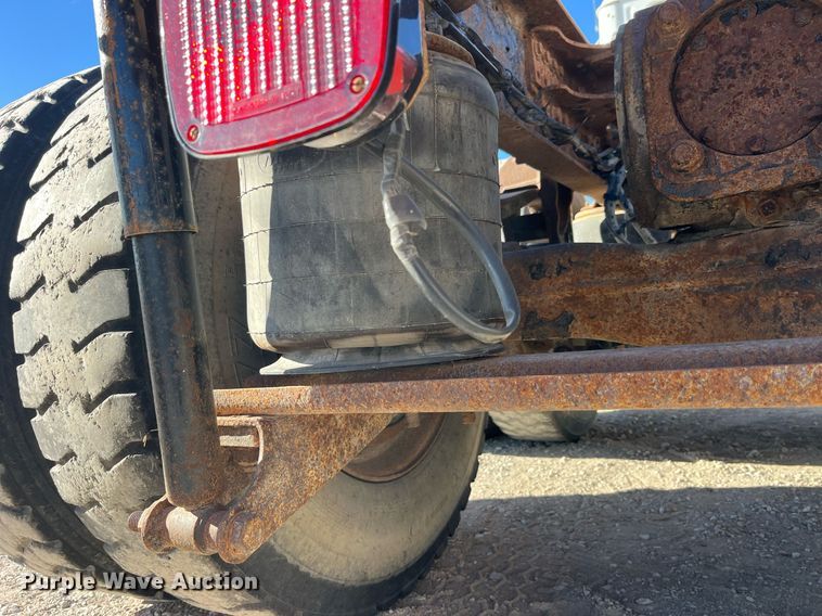 image for item LD9858 2009 Mack GU813  semi truck