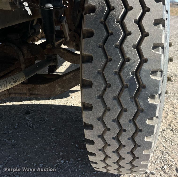 image for item LD9858 2009 Mack GU813  semi truck