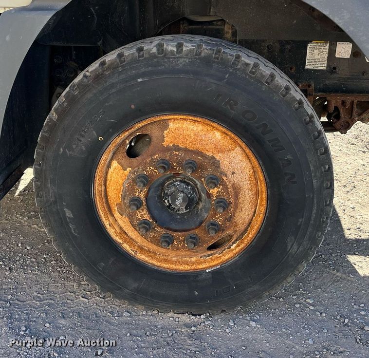 image for item LD9858 2009 Mack GU813  semi truck