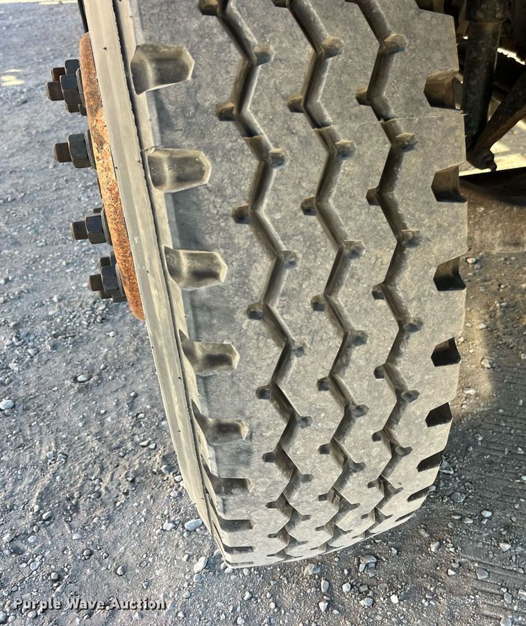 image for item LD9858 2009 Mack GU813  semi truck