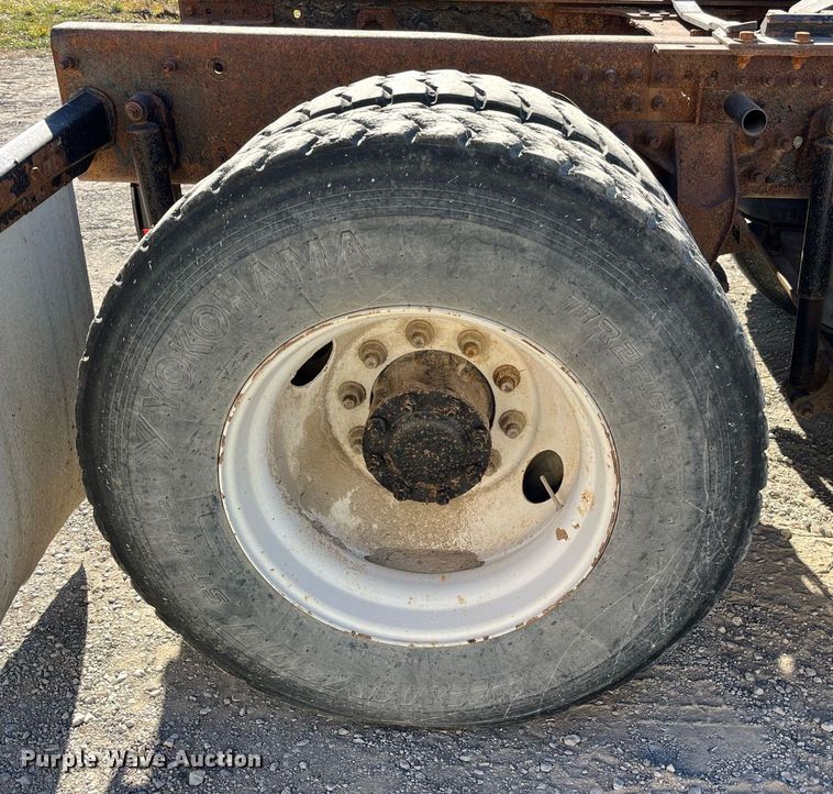 image for item LD9858 2009 Mack GU813  semi truck