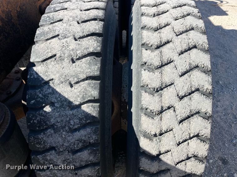 image for item LD9858 2009 Mack GU813  semi truck