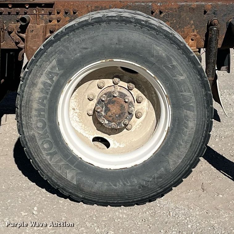 image for item LD9858 2009 Mack GU813  semi truck