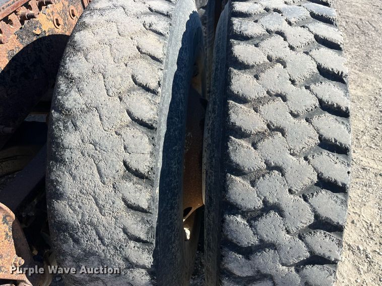 image for item LD9858 2009 Mack GU813  semi truck