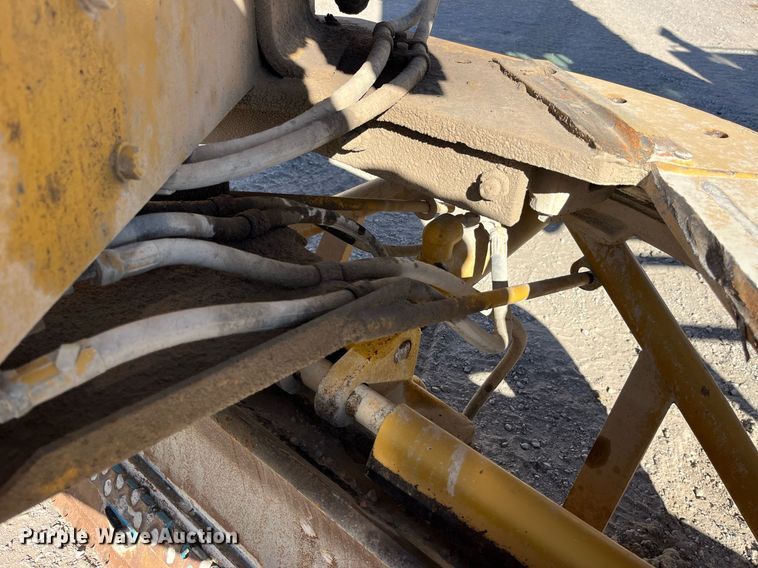 image for item LD9859 2007 Caterpillar 140H motor grader