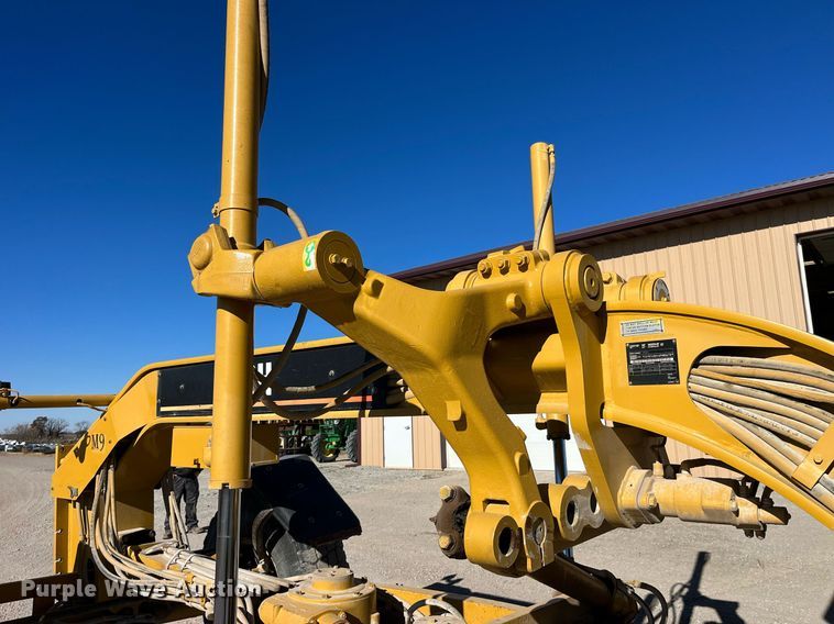 image for item LD9859 2007 Caterpillar 140H motor grader