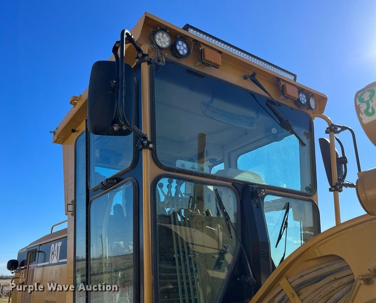 image for item LD9859 2007 Caterpillar 140H motor grader