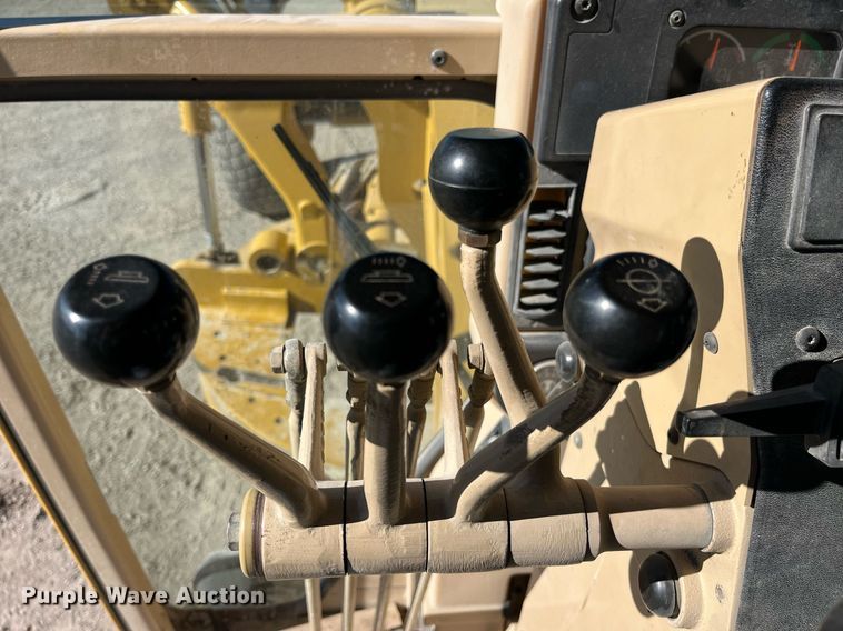 image for item LD9859 2007 Caterpillar 140H motor grader