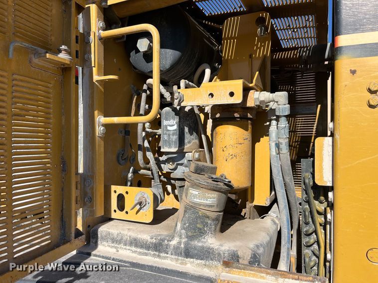 image for item LD9859 2007 Caterpillar 140H motor grader