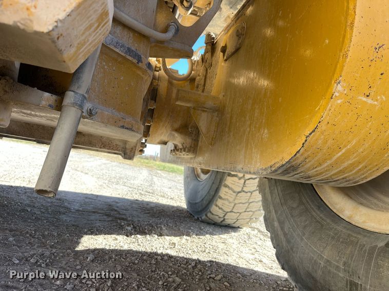 image for item LD9859 2007 Caterpillar 140H motor grader