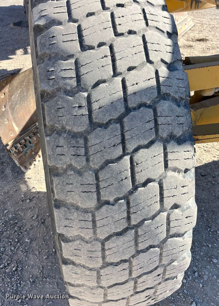 image for item LD9859 2007 Caterpillar 140H motor grader