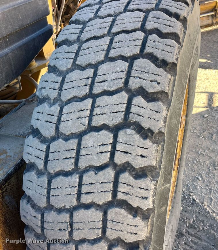 image for item LD9859 2007 Caterpillar 140H motor grader