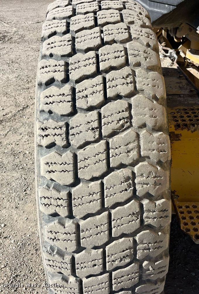 image for item LD9859 2007 Caterpillar 140H motor grader