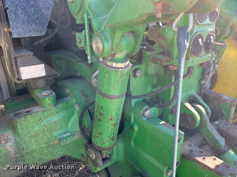 image for item LD9860 1997 John Deere 7210  tractor