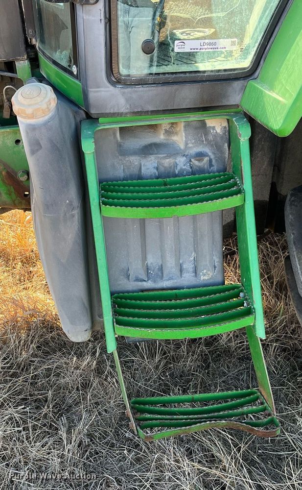 image for item LD9860 1997 John Deere 7210  tractor