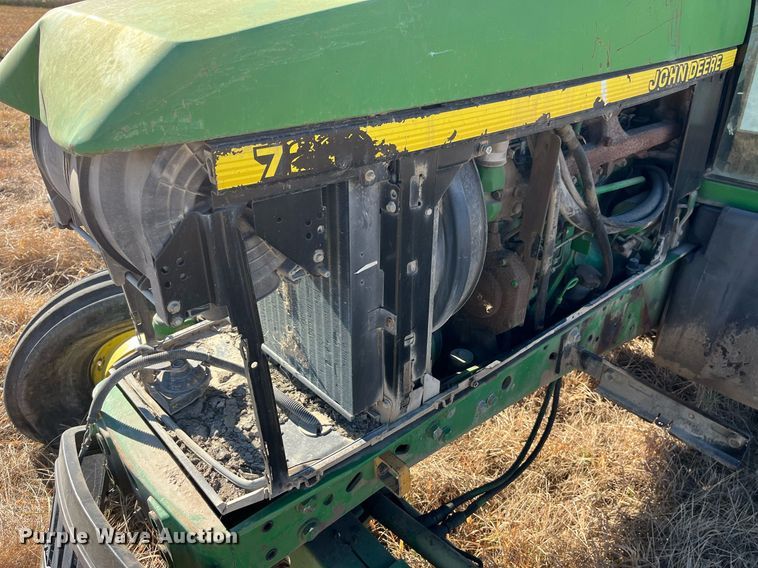 image for item LD9860 1997 John Deere 7210  tractor