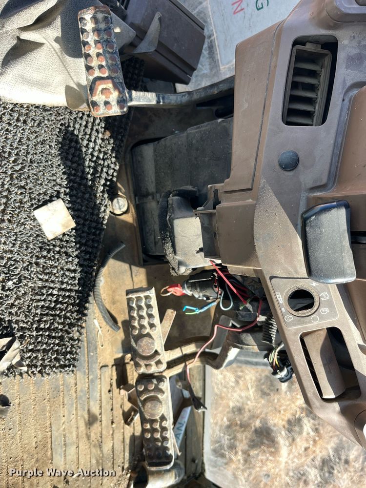 image for item LD9860 1997 John Deere 7210  tractor